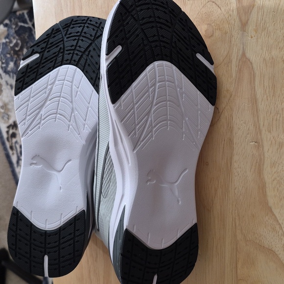 Men's Puma Light Gray Mesh Athletic Sneakers with Black Logo - Picture 2 of 10